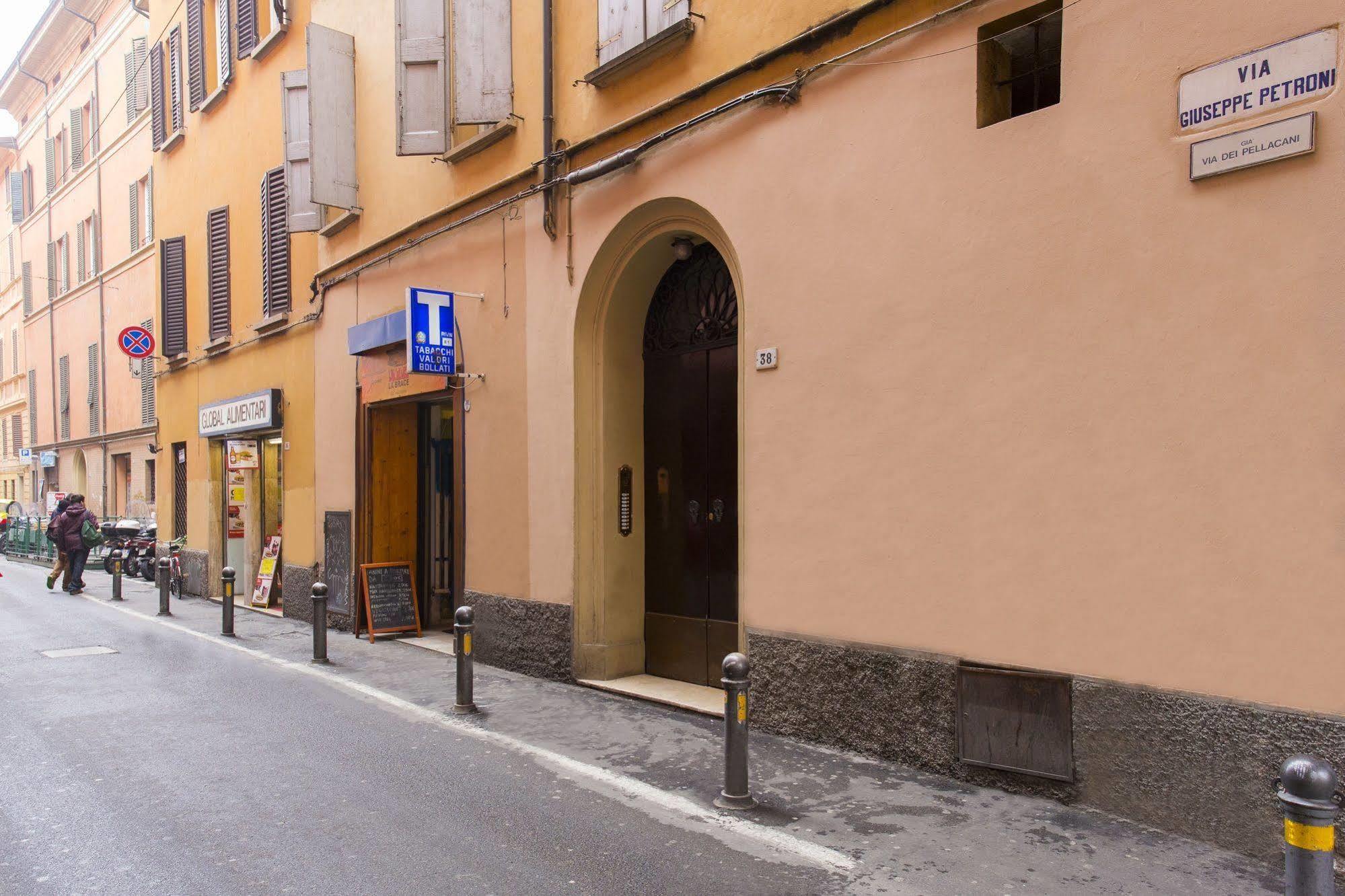 Petroni 38 By Studio Vita Bologna Exterior photo